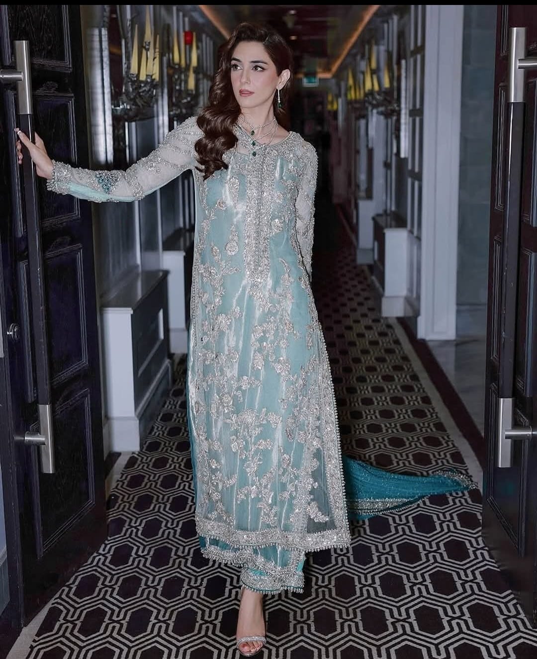 Modern royal elegance